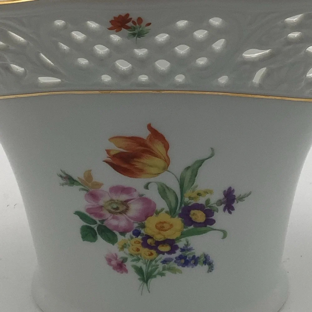 Vintage Thun Countess Collection Bohemian Art Glass Reticulated Vase